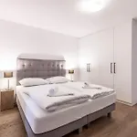 Bellevue Residences - Luxurious Lakeside *