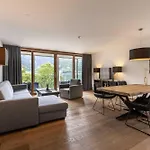 Bellevue Residences - Luxurious Lakeside Lägenhet
