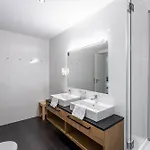 דירה Bellevue Residences - Luxurious Lakeside צל-אם-זי