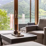 Bellevue Residences - Luxurious Lakeside Lägenhet