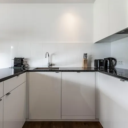 Bellevue Residences - Luxurious Lakeside *