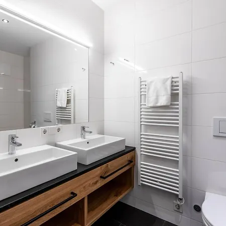 Bellevue Residences - Luxurious Lakeside Lejlighed