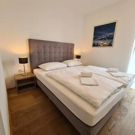 Bellevue Residences - Luxurious Lakeside Apartament *