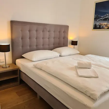 Bellevue Residences - Luxurious Lakeside Lejlighed