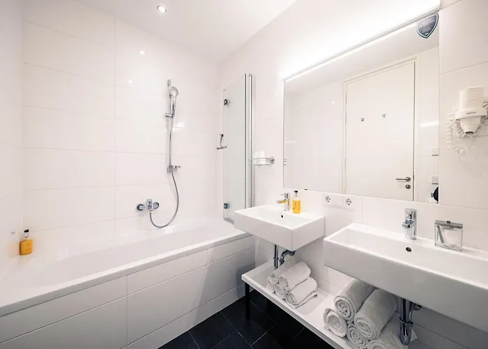 Apartamento Bellevue Residences - Luxurious Lakeside *