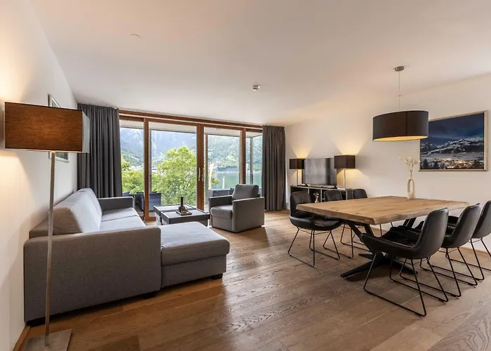 Bellevue Residences - Luxurious Lakeside Lejlighed