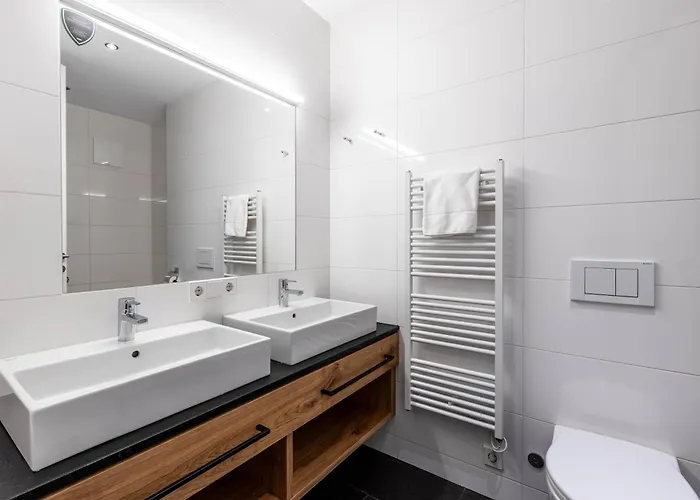 Bellevue Residences - Luxurious Lakeside Apartamento