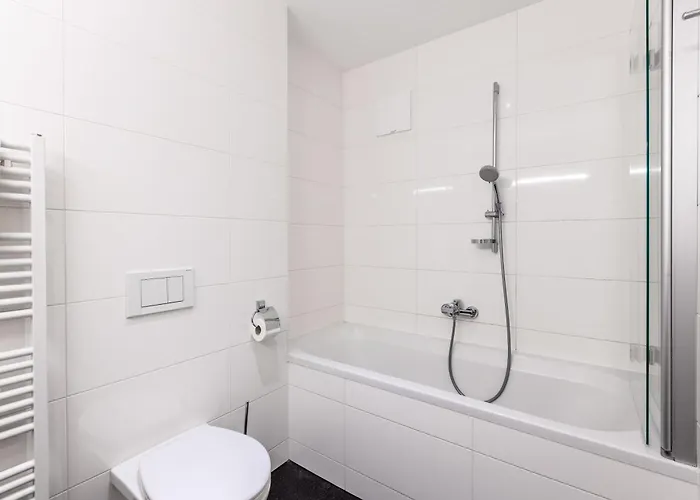 Bellevue Residences - Luxurious Lakeside Apartamento