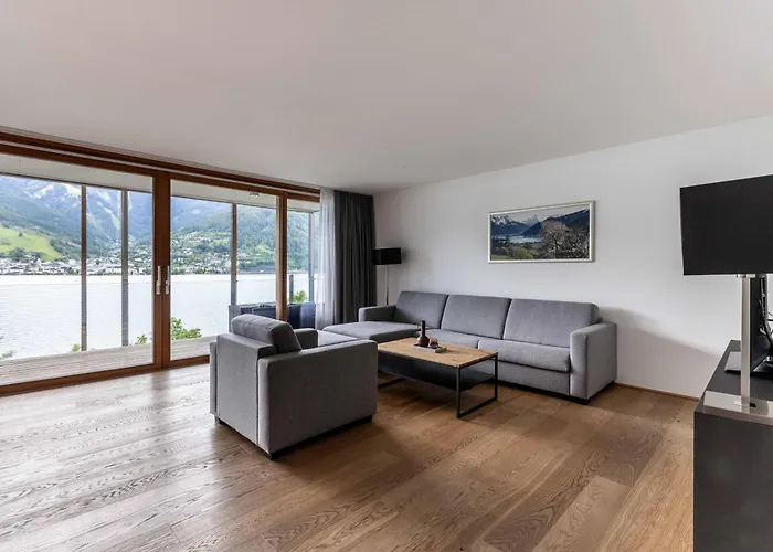 Bellevue Residences - Luxurious Lakeside Lejlighed