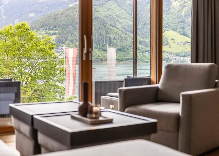 Bellevue Residences - Luxurious Lakeside Lejlighed