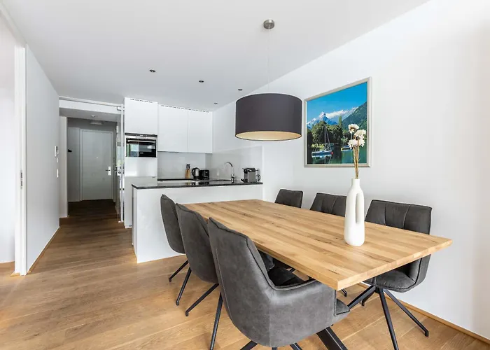Bellevue Residences - Luxurious Lakeside Lejlighed