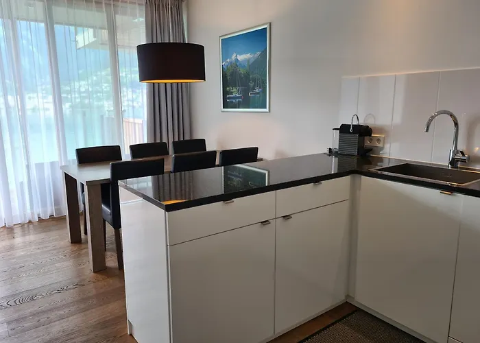 Bellevue Residences - Luxurious Lakeside Lejlighed *