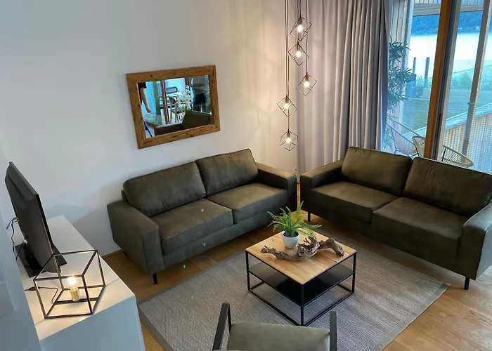 Bellevue Residences - Luxurious Lakeside Lejlighed *