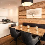 Bellevue Residences - Luxurious Lakeside דירה צל-אם-זי