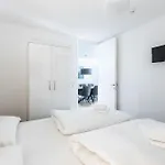 Bellevue Residences - Luxurious Lakeside דירה