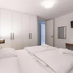 アパート Bellevue Residences - Luxurious Lakeside *