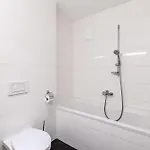 Bellevue Residences - Luxurious Lakeside דירה
