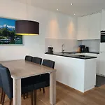 Bellevue Residences - Luxurious Lakeside דירה צל-אם-זי