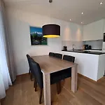דירה Bellevue Residences - Luxurious Lakeside צל-אם-זי