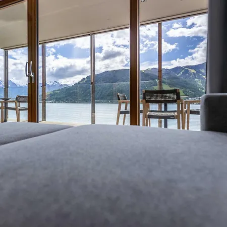 Bellevue Residences - Luxurious Lakeside Apartment