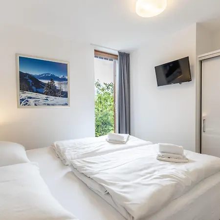 Bellevue Residences - Luxurious Lakeside Apartment *