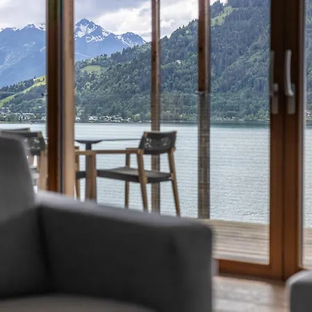 Bellevue Residences - Luxurious Lakeside Apartment