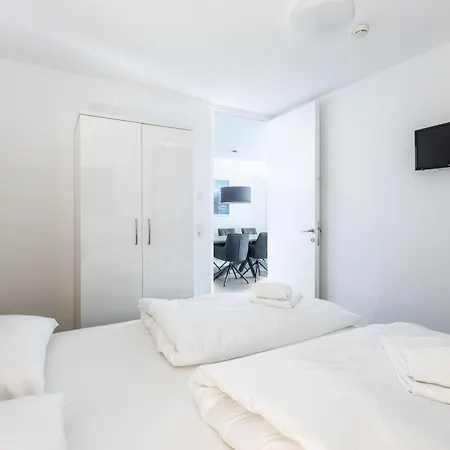 Bellevue Residences - Luxurious Lakeside Apartment