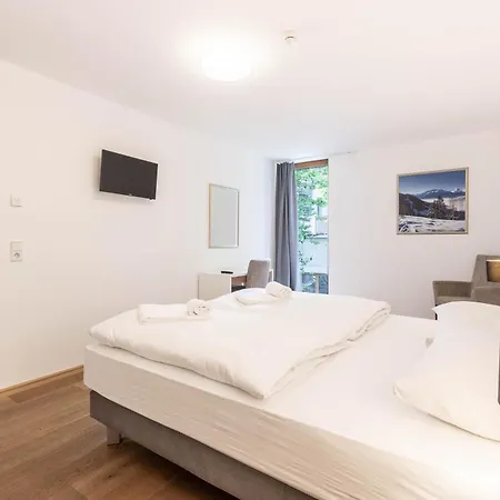 Bellevue Residences - Luxurious Lakeside *