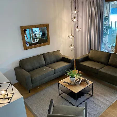 Bellevue Residences - Luxurious Lakeside דירה *
